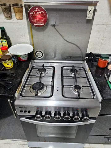Stainless Steel 4-Burner Gas Stove with Oven - Good Working Condition