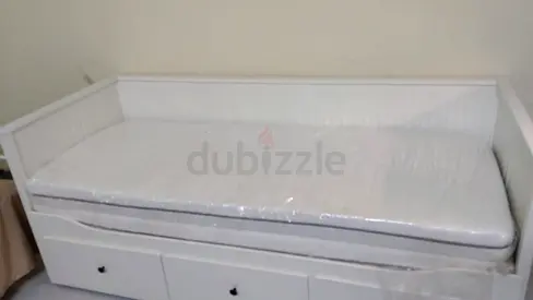 White Daybed with Storage Drawers and Mattress