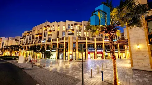 Modern Family Friendly Studio Near Gold Souq Metro