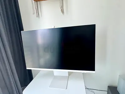 Samsung Smart Monitor M8 (32) – Excellent Condition – Hardly Used