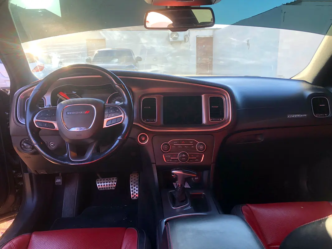 Dodge Charger 2021 — photo 1 of 14