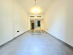 Huge Size|Prime Location|Chiller Free|Vacant Now
