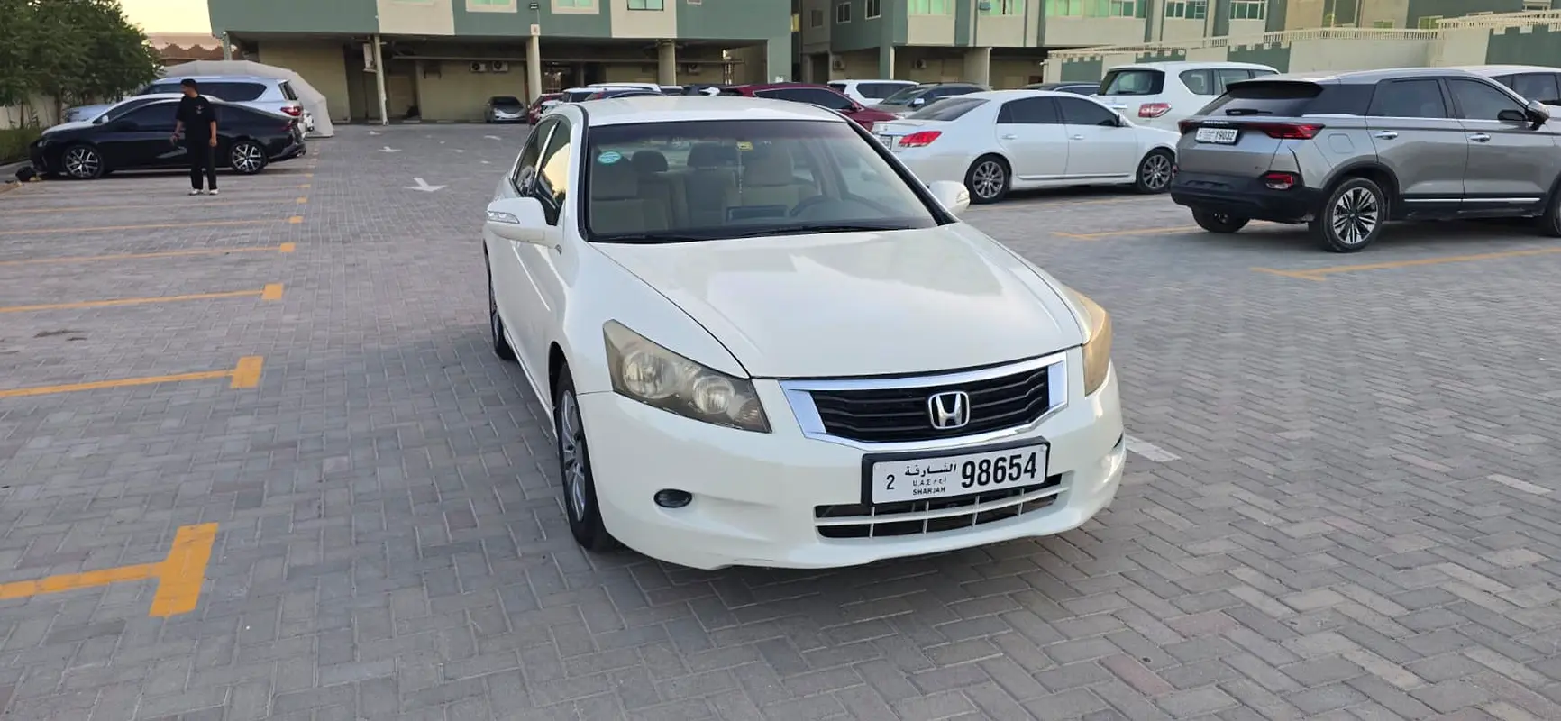 Honda Accord 2010 — photo 1 of 19