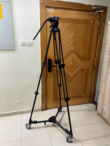 Manfrotto 504 Tripod with dolly Base plate Excellent condition minimum price urgent sale
