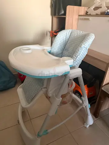 Foldable baby high chair with removable tray - good condition