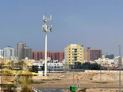 فيلا اول ساكن فى العزرا ضاحية الرقة مساحه واسعه حديقة خارجية واسعه  خمس غرف ماستر خزائن بالحائط موزع كبير سبع حمامات غرفة خادمة ماستر مجلس كبير