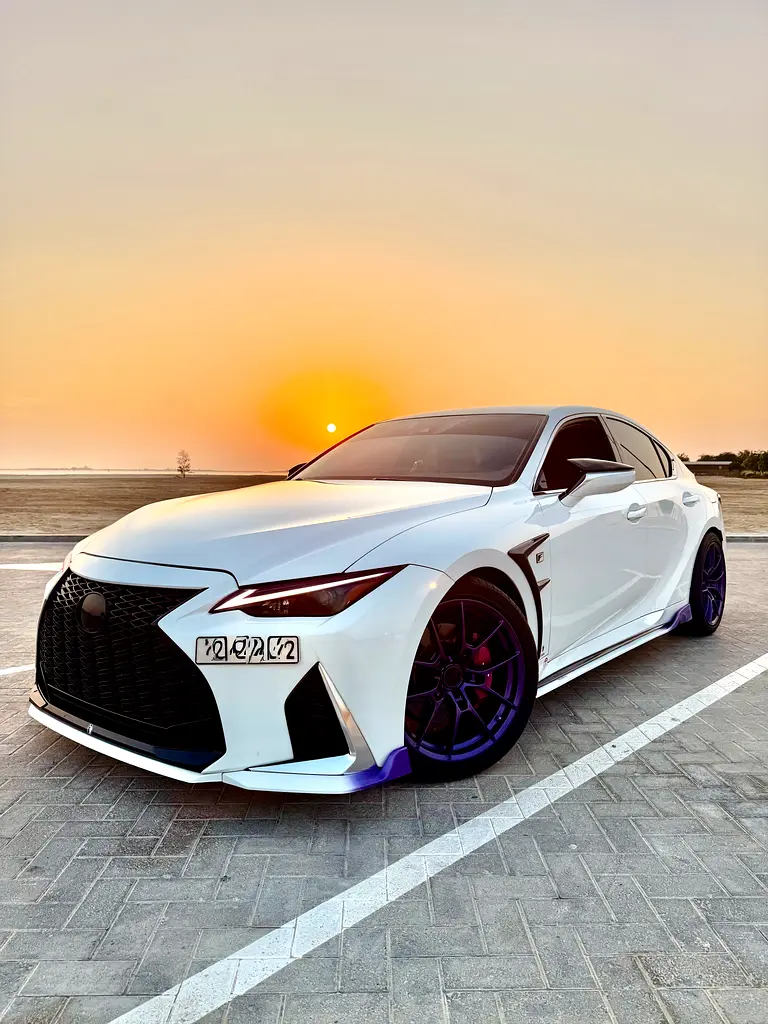 Lexus IS-Series 2021 — photo 1 of 17