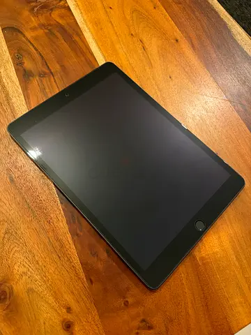 iPad 9th Gen 64GB WiFi+Cellular Space Gray – Like New
