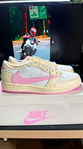 Travis pink