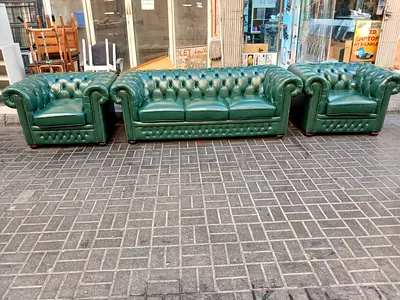Green Leather Chesterfield 3-seater Sofa with Two Armchairs - Good Condition