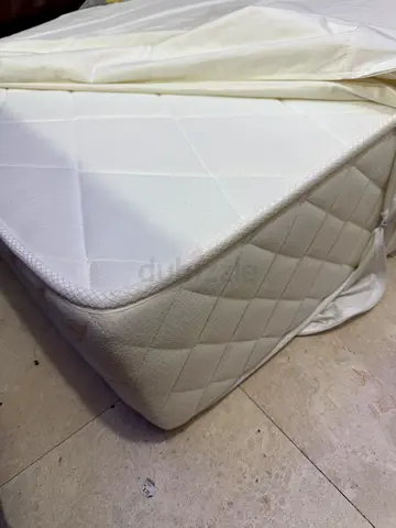 Hard Firm Mattress 140x200x20 Excellent Condition