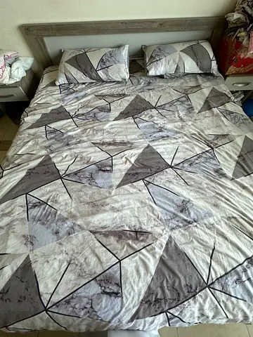 Modern Queen size bedroom set