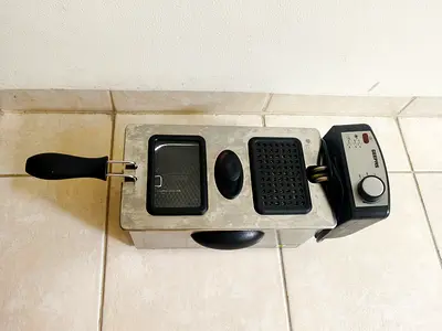 Geepas deep fryer 2000 watt