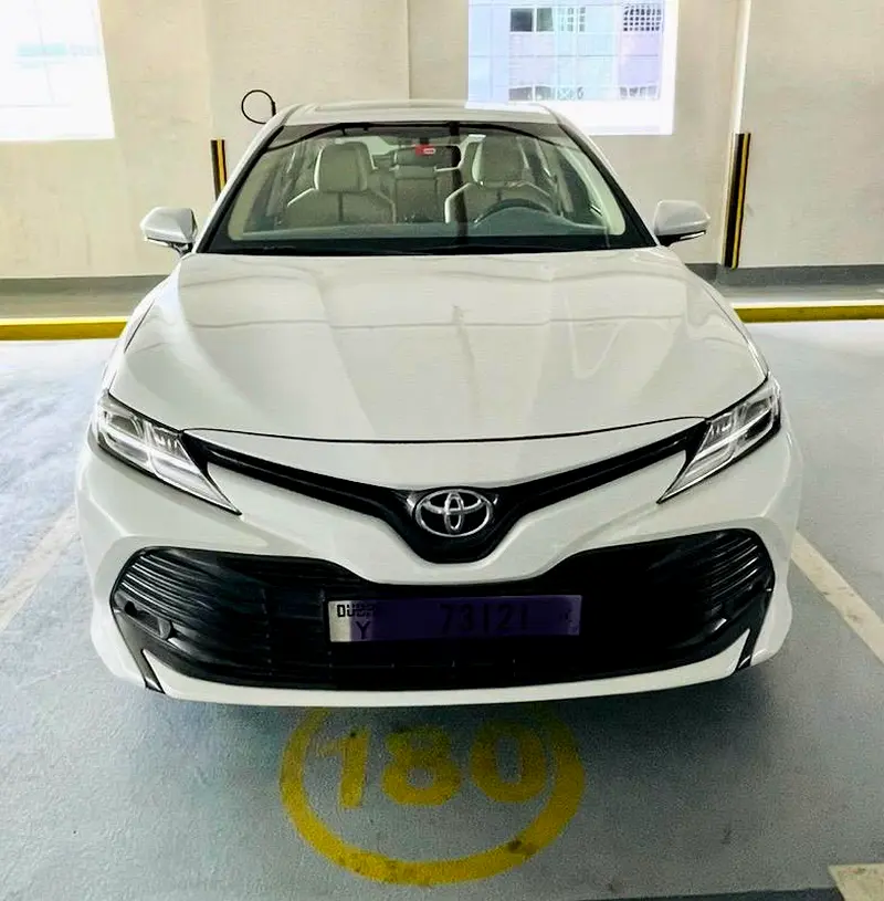 Toyota Camry 2019 — photo 1 of 7