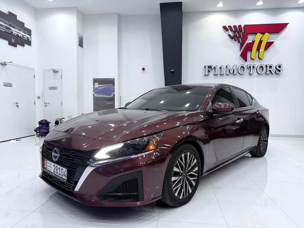 Nissan Altima 2023 — photo 1 of 13