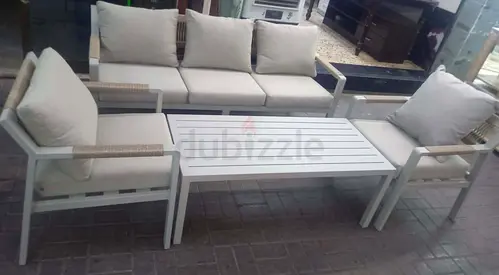 Outdoor 5-seater Aluminium Sofa Set with Coffee Table — Beige Cushions