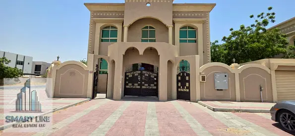 Corner Villa ,Ready To Move 5 Bedroom Hall With Big Size Space outside Close to Park In Prime Location