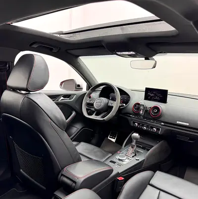 صورة 14 لـ 2018 AUDI RS3