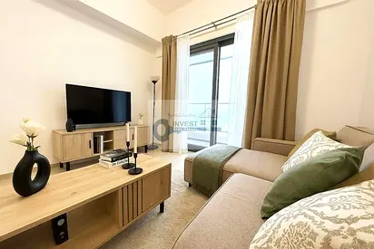 FULLY FURNISHED - SPACIOUS SIZE--READY UNIT