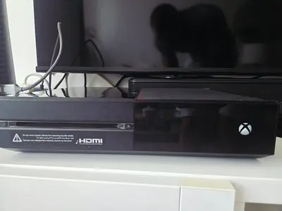 Xbox One Console 365GB (Model 1540) - 3 Controllers - 5 games