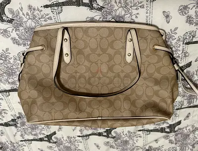 Beige Coach Signature Canvas Shoulder Bag - Good Condition, bought in US , used once
