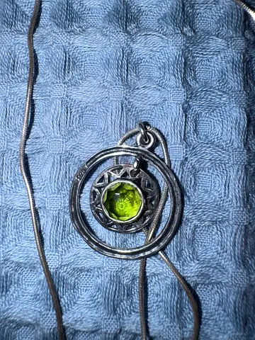Vintage Magnolia 925 Silver necklace with circular green gemstone pendant