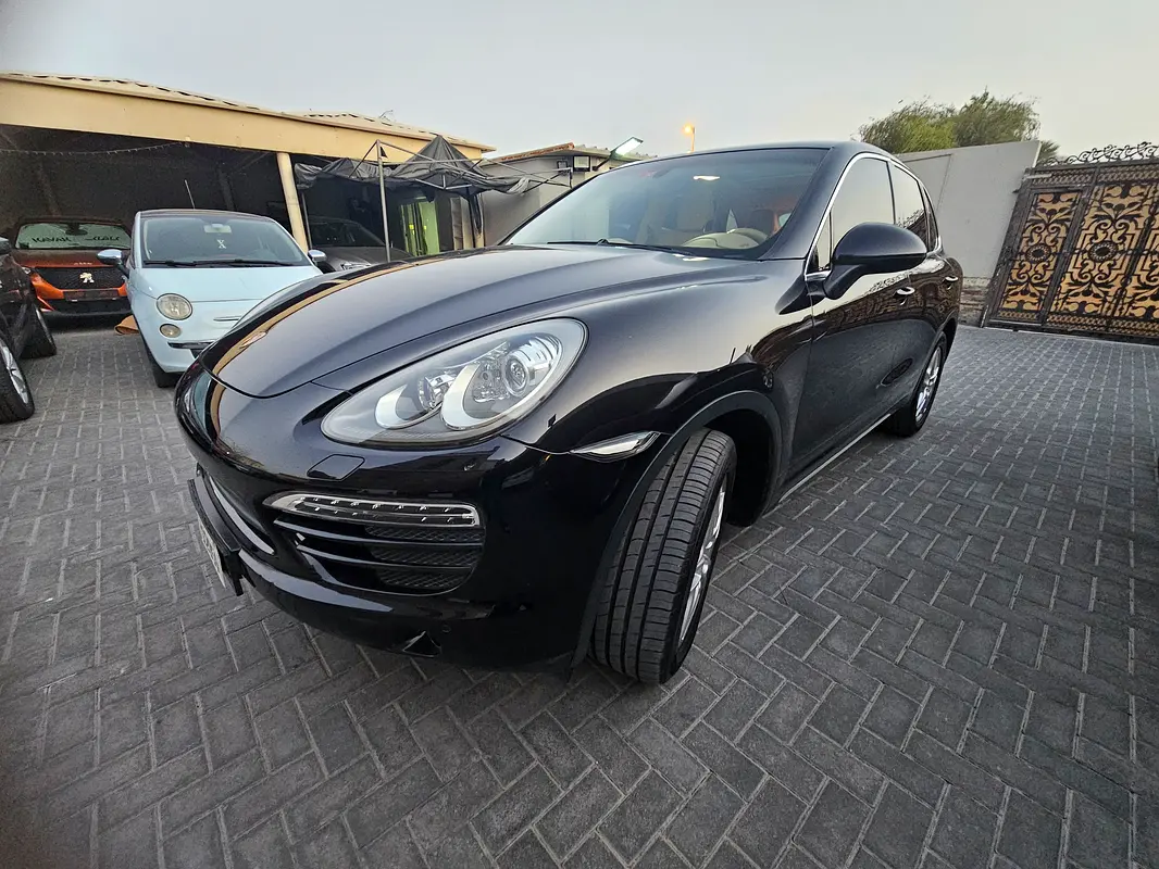 Porsche Cayenne 2013 — photo 1 of 14