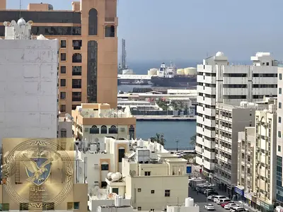 شقة غرفة وصالة مع لكونة باطلالة مفتوحة تكيف وغاز مركزي جانب الكورنيش سكن عائلي