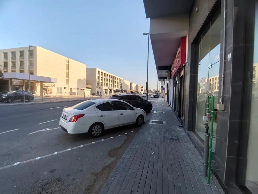 BRAND NEW STUDIO APARTMENT FOR RENT FAMILY/STAFF IN AL KARAMA DUBAI NEAR BUS STOP