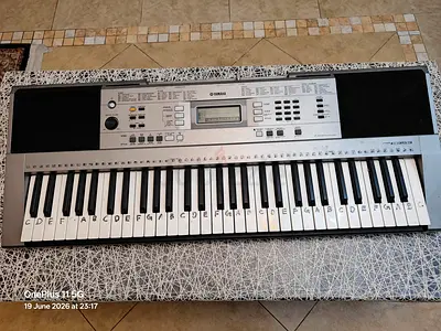 Yamaha Portable Electronic Keyboard - 61 Keys, Good Working Condition E353