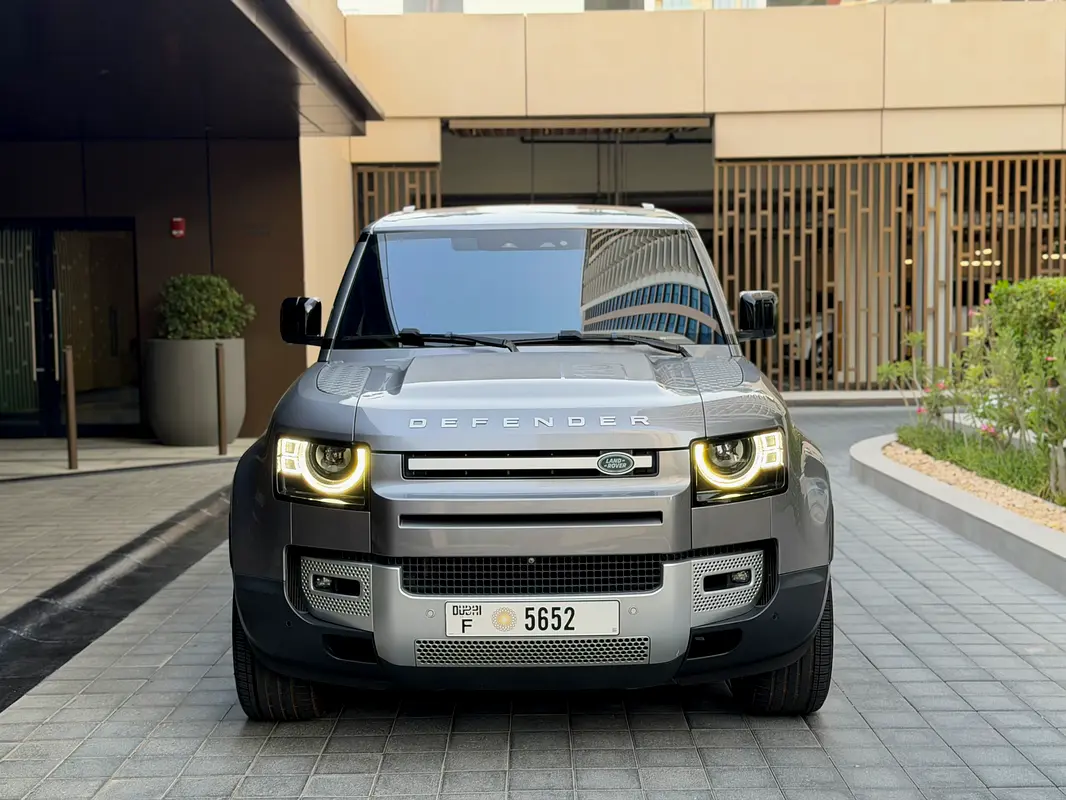 Land Rover Defender 2021 — photo 1 of 20