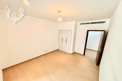 Renovated 2 Bedrooms | Close to Mall and Metro
