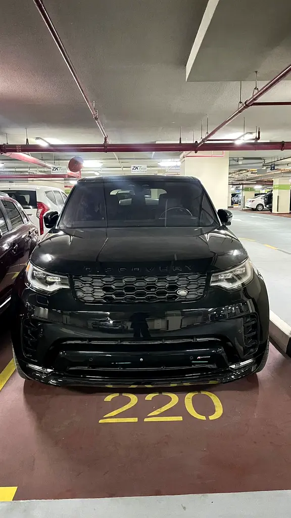Land Rover Discovery 2023 — photo 1 of 7