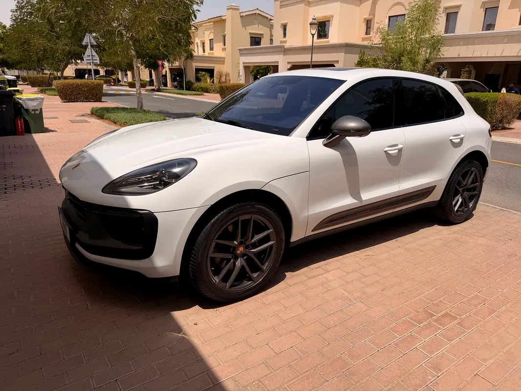 Porsche Macan 2023 — photo 1 of 14