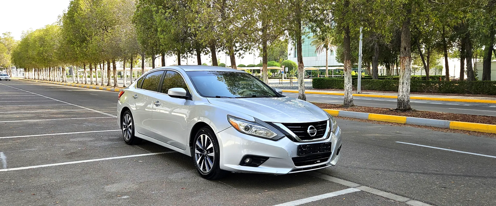 Nissan Altima 2017 — photo 1 of 19