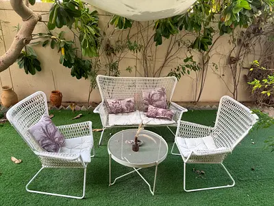 White 6-seat outdoor lounge set with coffee table