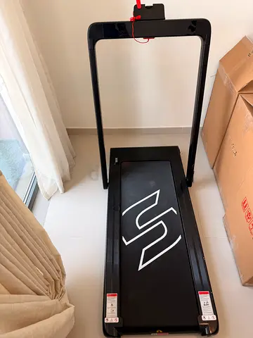 Compact foldable treadmill in good condition