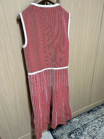 Ralph Laurent knitted Red and white striped sleeveless dress — casual fit, new condition