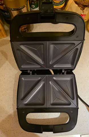 Black 4-Slice Sandwich Maker / Sandwich Toaster - Good Condition