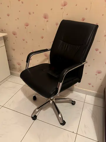 Black Leather Office Chair with Armrests and Wheels