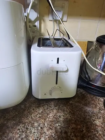 White 2-Slice Toaster in Good Working Condition BRAUN