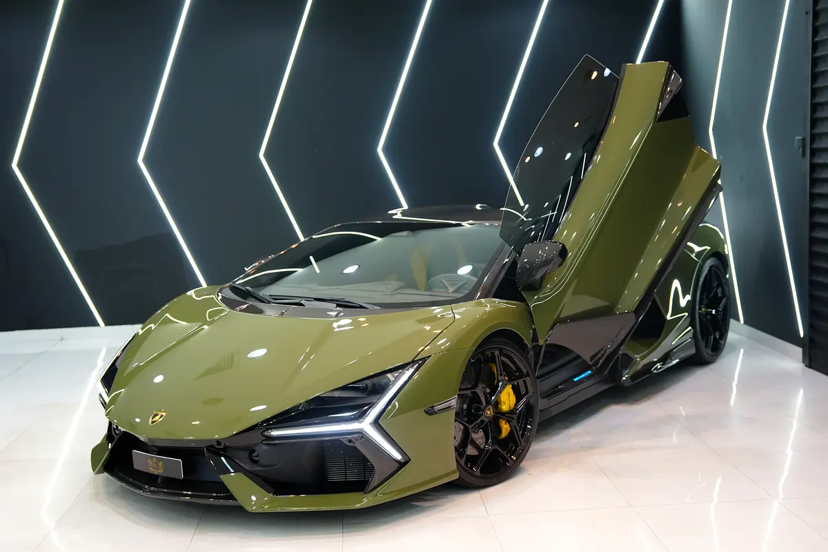 Lamborghini Revuelto 2025 — photo 1 of 19