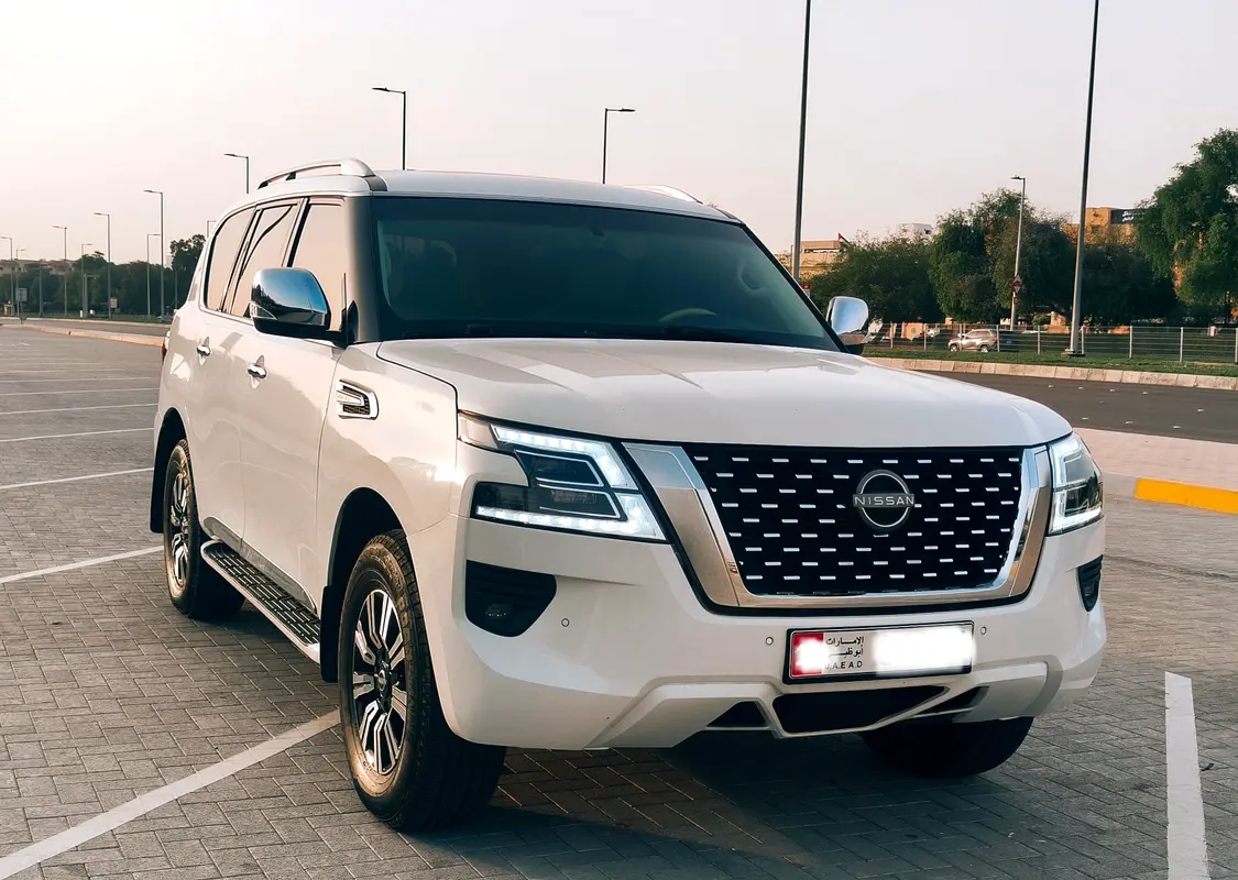 Nissan Patrol 2016 — photo 1 of 17
