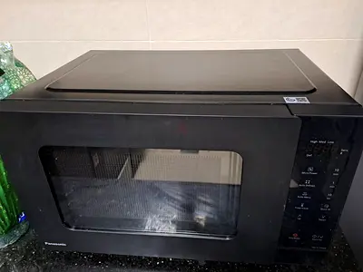 Panasonic 25L Black Microwave Oven