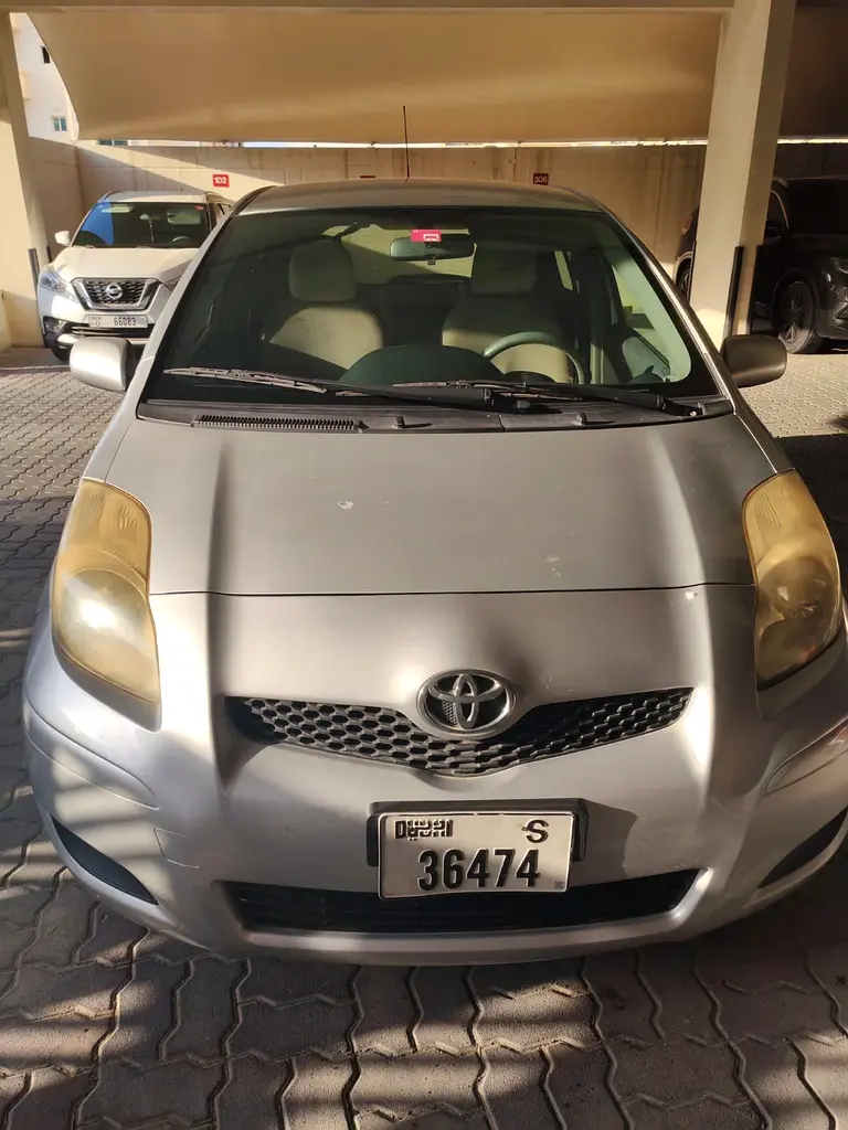 Toyota Yaris 2011 — photo 1 of 13