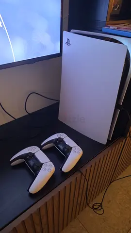 Playstation 5 disc with 2 controller