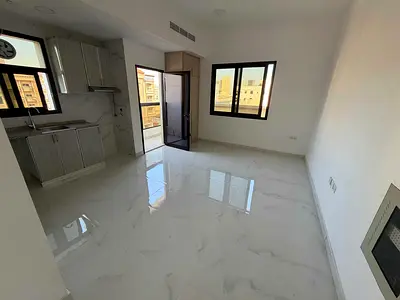فرصة مميزة لاستئجار استوديو جديد بالكامل أول ساكن في منطقة العالية،استوديو واسع بتصميم عملي بلكونة بإطلالة جيدة خزائن حائط مدمجة مساحة مناسبة ومريحة
