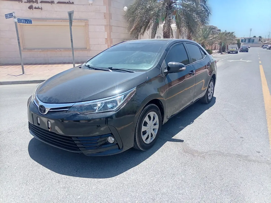 Toyota Corolla 2018 — photo 1 of 14