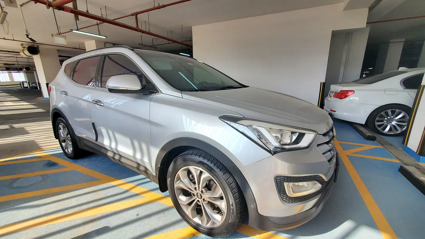 Hyundai Santa Fe 2015 — photo 1 of 3
