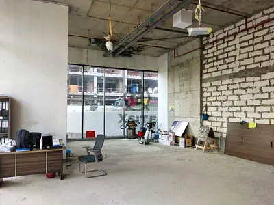 Prime Location | Amazing Shop | Facing the Park